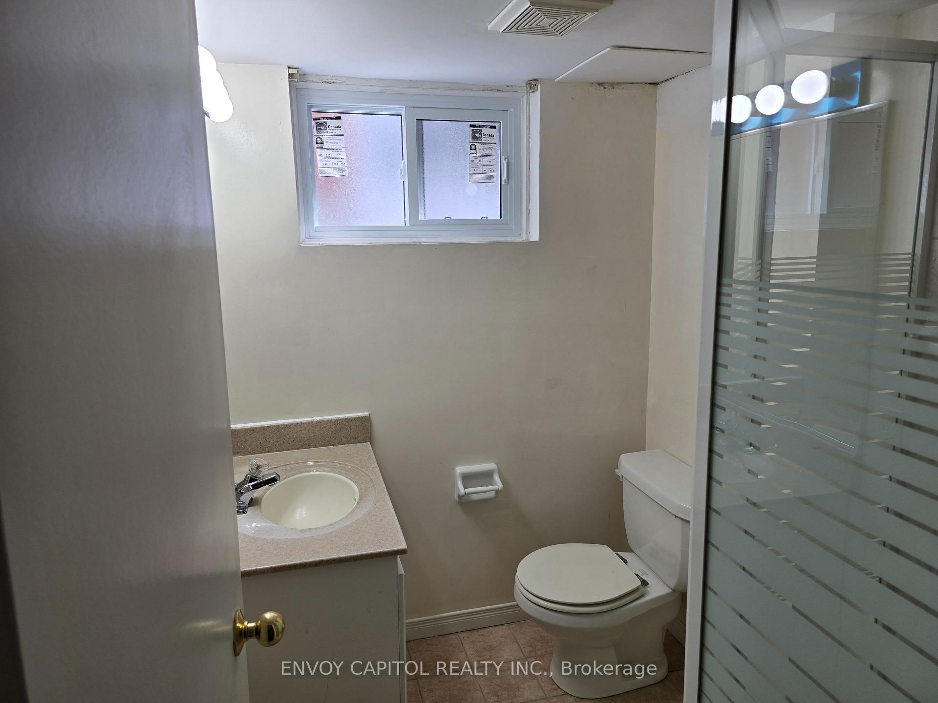 Photo 4 of Unit Basement Bachelor, 6 Arrowstook Road, North York, Bayview Village — HOMEH