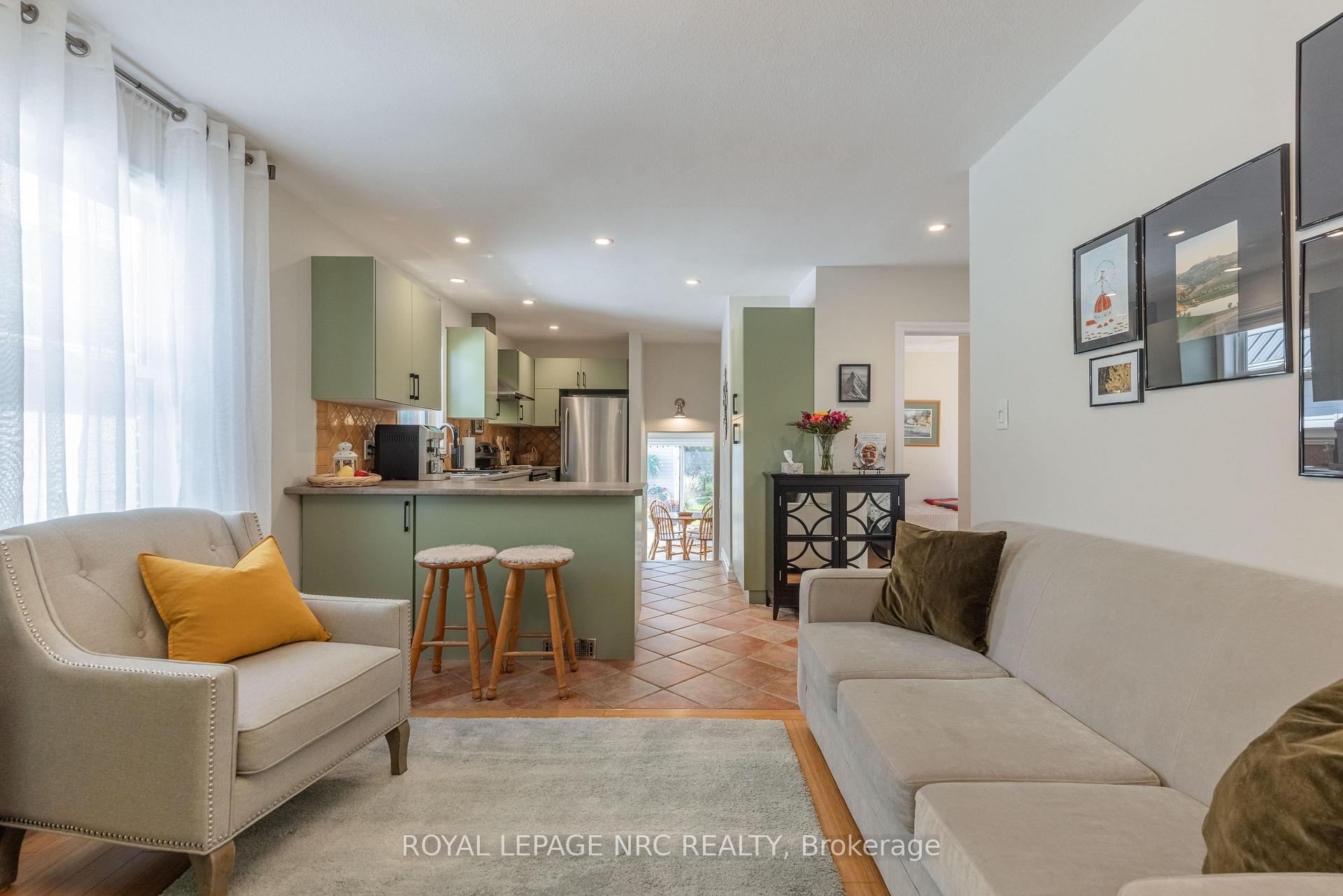 Photo 11 of 6496 Caswell Street, Niagara Falls, Stamford — HOMEH