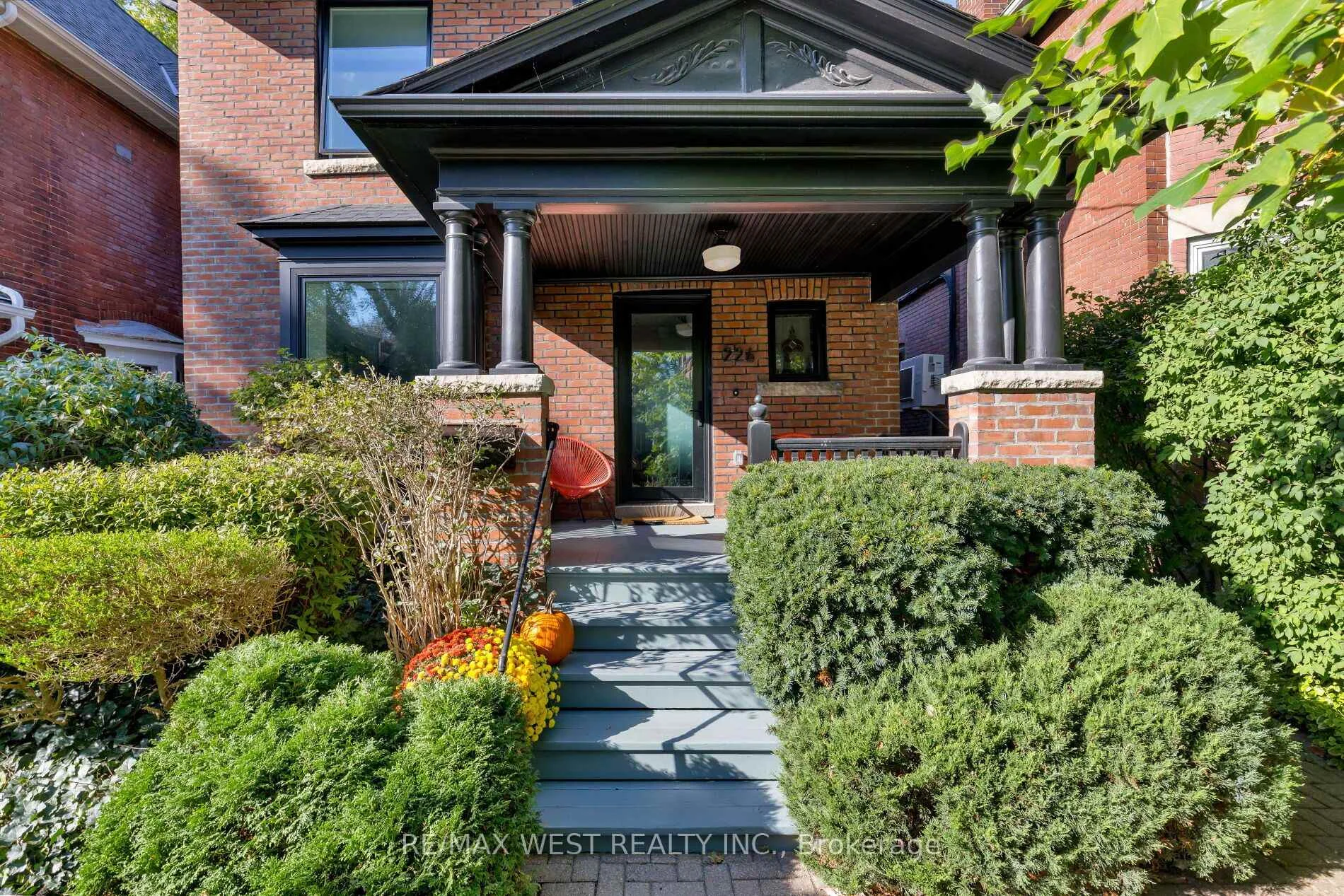 Photo 5 of 226 Wright Avenue, Toronto, High Park-Swansea — HOMEH