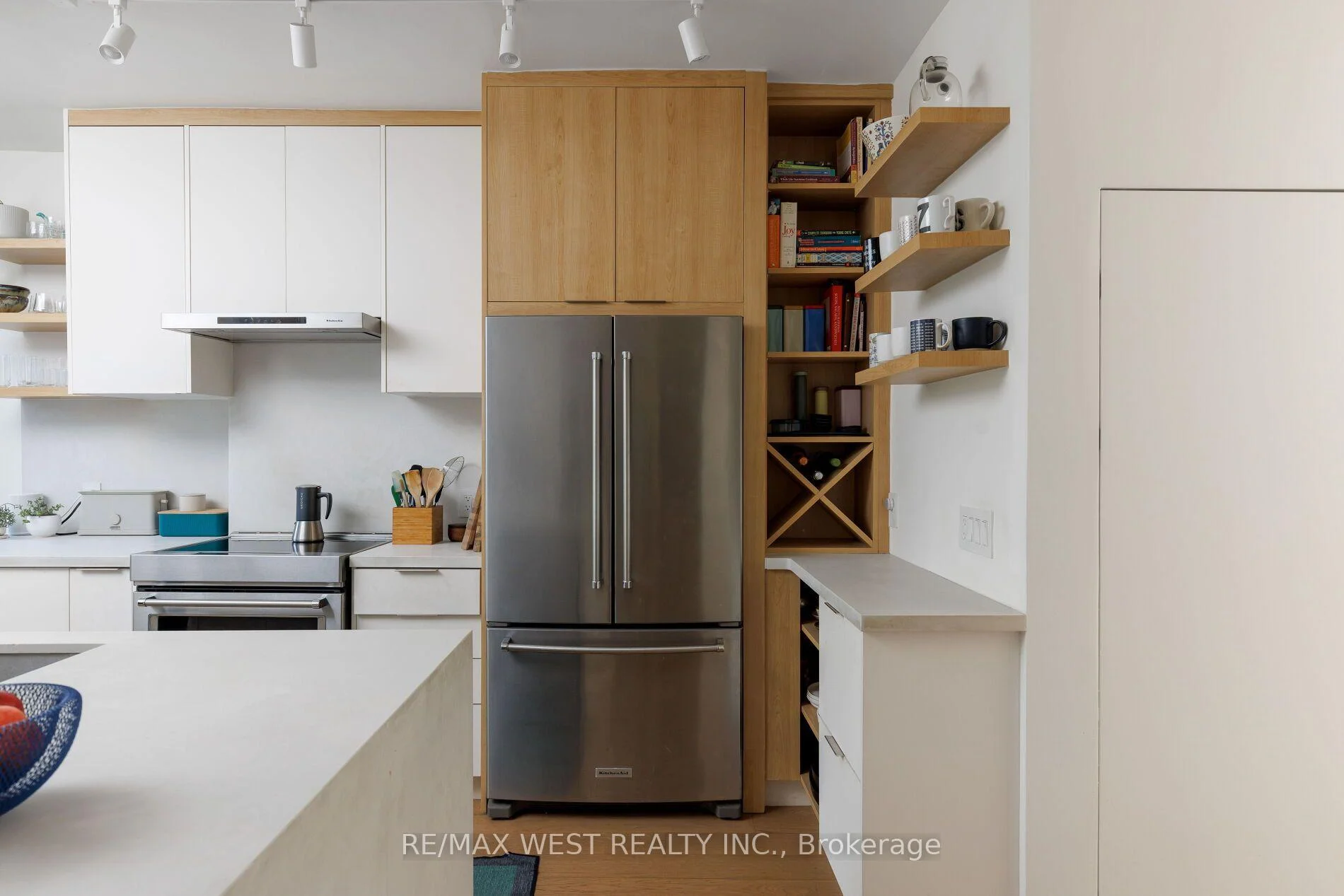 Photo 33 of 226 Wright Avenue, Toronto, High Park-Swansea — HOMEH