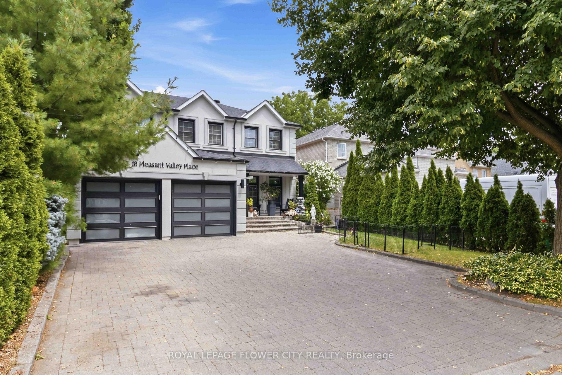 Photo 2 of 18 Pleasant Valley, Brampton, Northgate — HOMEH