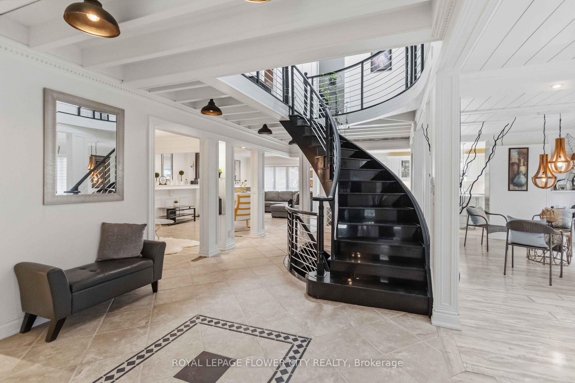 Photo 5 of 18 Pleasant Valley, Brampton, Northgate — HOMEH