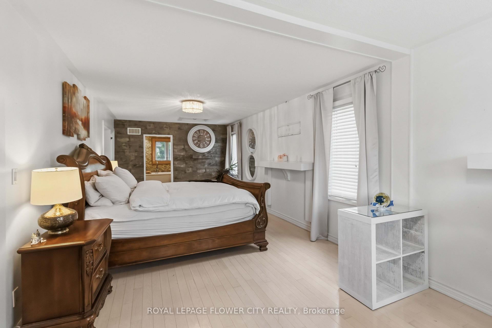 Photo 13 of 18 Pleasant Valley, Brampton, Northgate — HOMEH