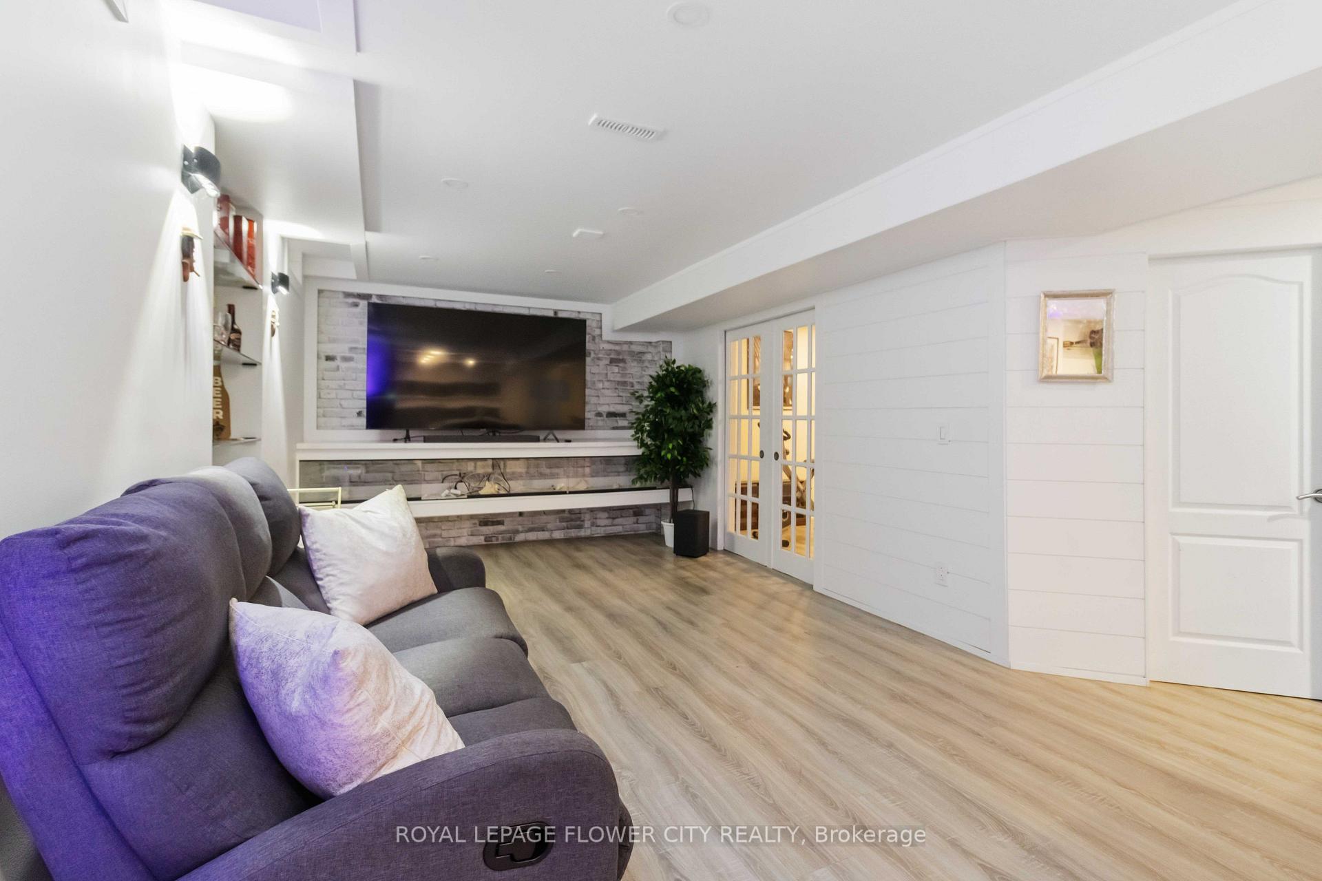 Photo 24 of 18 Pleasant Valley, Brampton, Northgate — HOMEH
