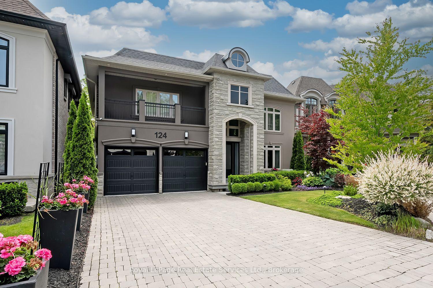 Photo 3 of 124 Paliser Court, Oakville, Southwest — HOMEH