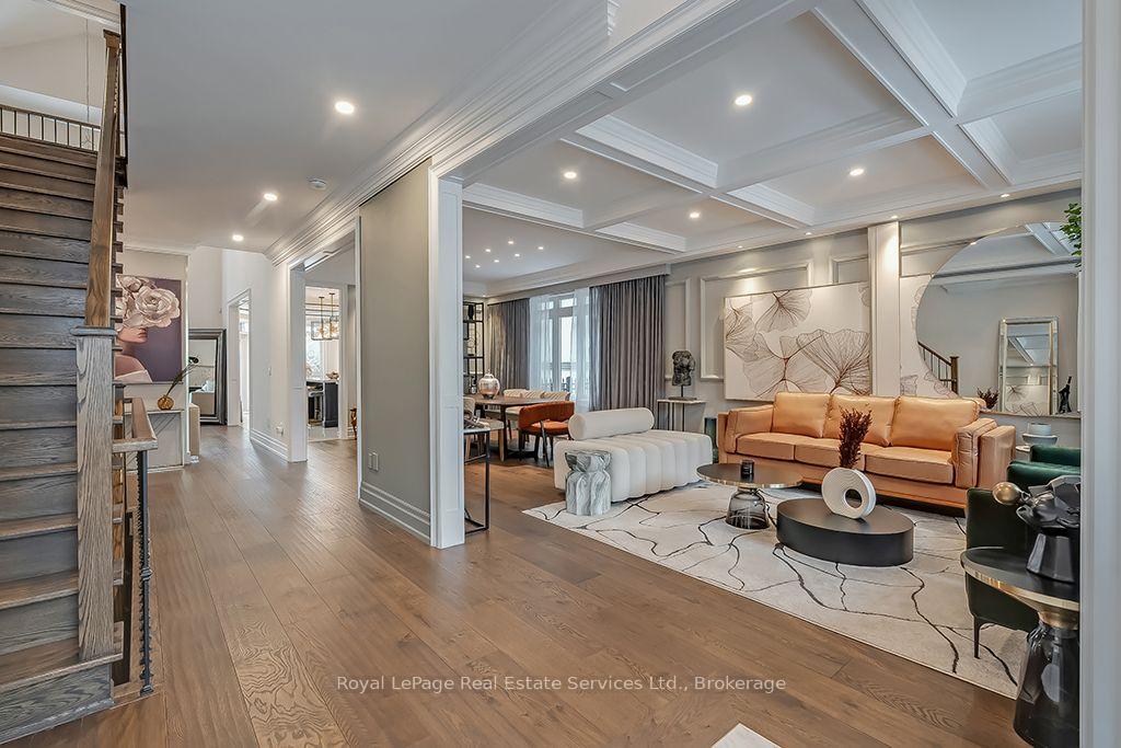 Photo 4 of 124 Paliser Court, Oakville, Southwest — HOMEH