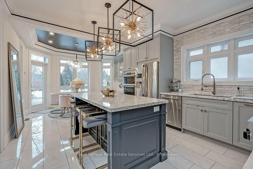 Photo 11 of 124 Paliser Court, Oakville, Southwest — HOMEH