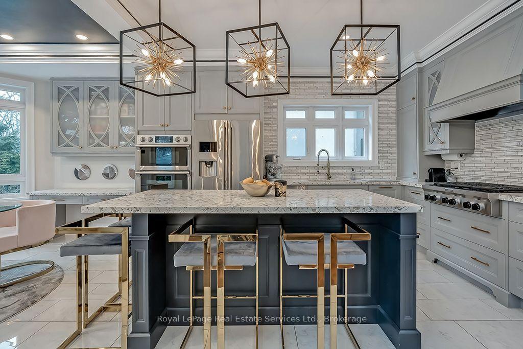 Photo 12 of 124 Paliser Court, Oakville, Southwest — HOMEH