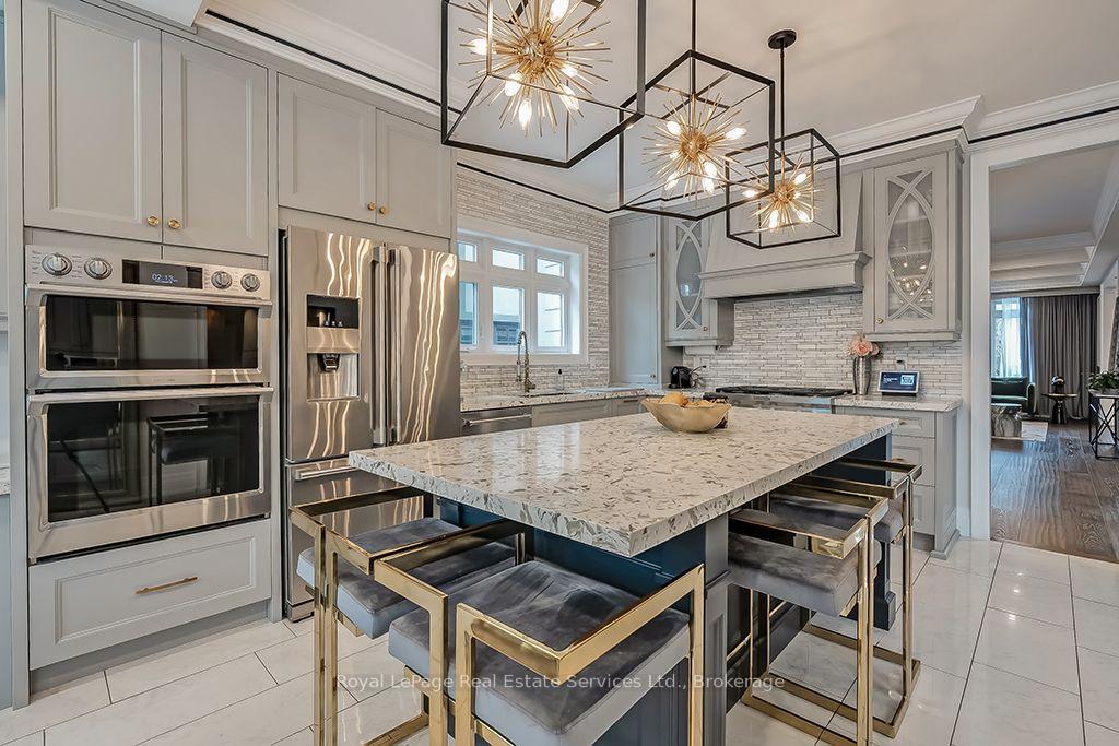 Photo 13 of 124 Paliser Court, Oakville, Southwest — HOMEH