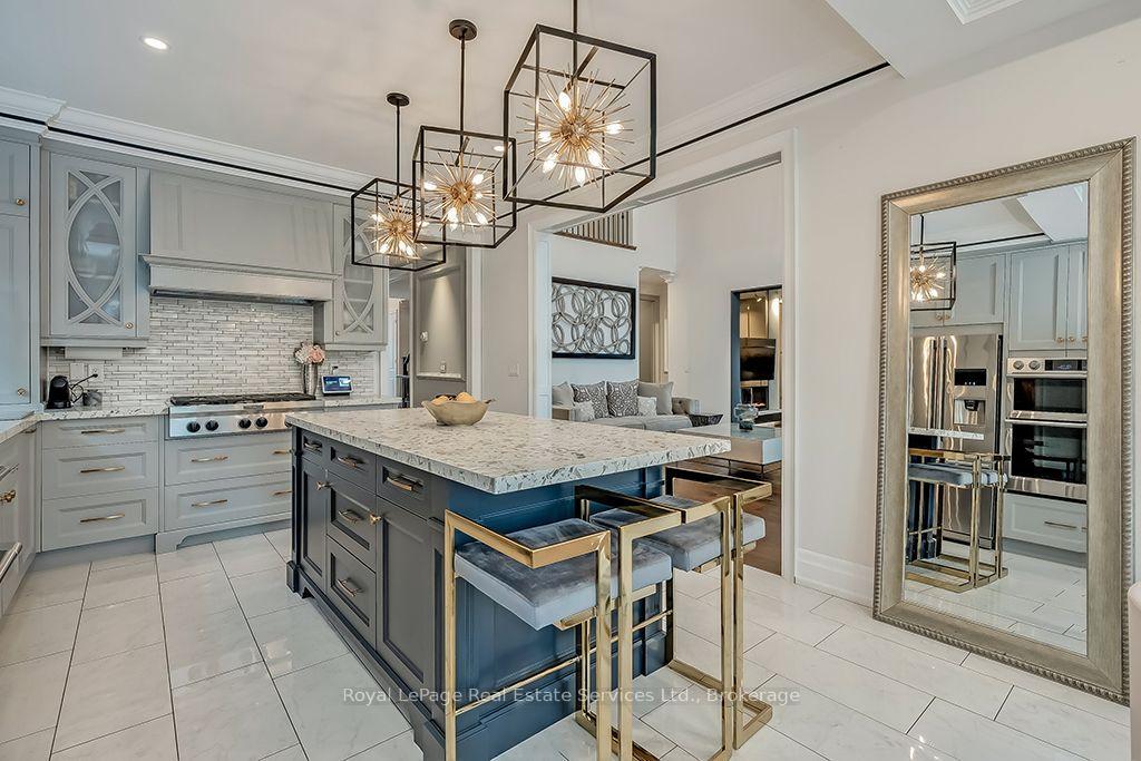 Photo 15 of 124 Paliser Court, Oakville, Southwest — HOMEH
