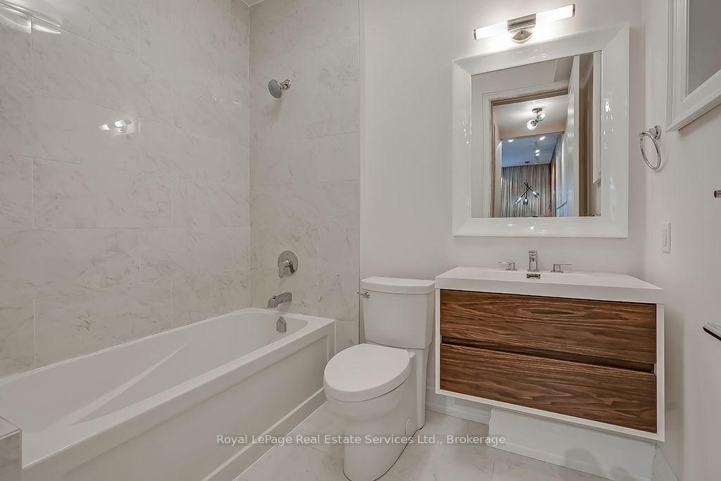 Photo 24 of 124 Paliser Court, Oakville, Southwest — HOMEH