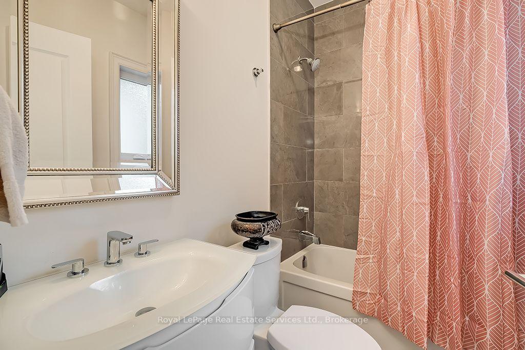 Photo 33 of 124 Paliser Court, Oakville, Southwest — HOMEH