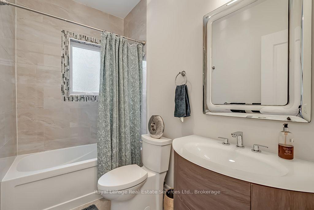 Photo 35 of 124 Paliser Court, Oakville, Southwest — HOMEH