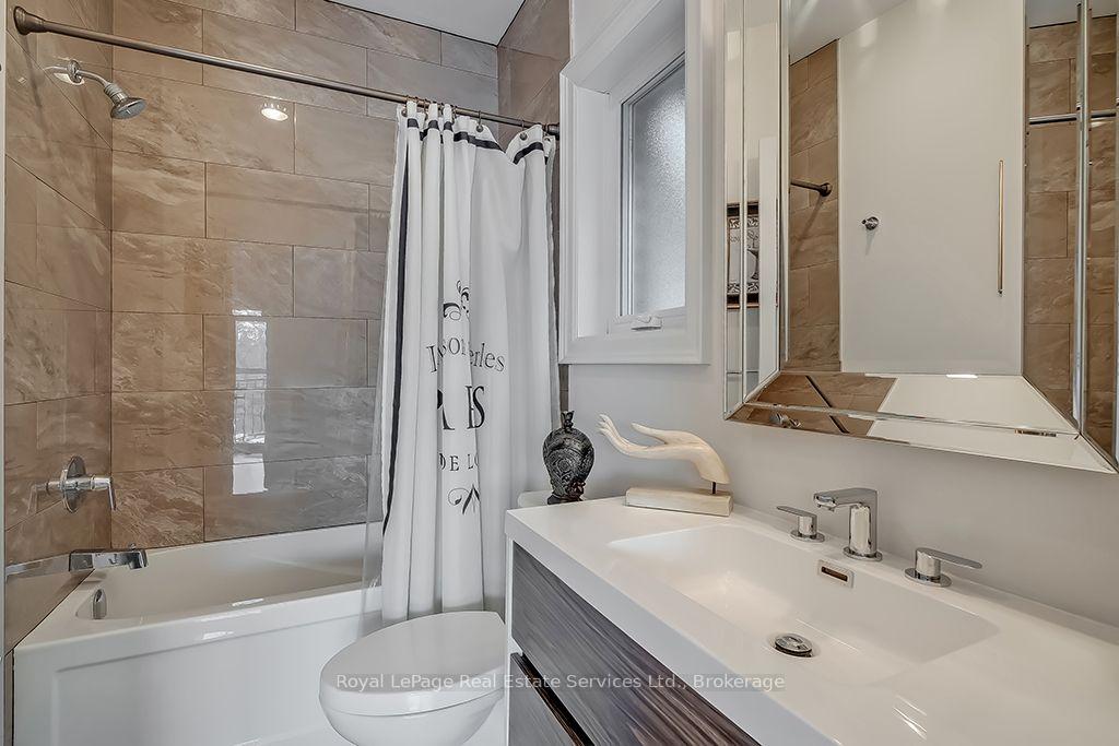 Photo 39 of 124 Paliser Court, Oakville, Southwest — HOMEH