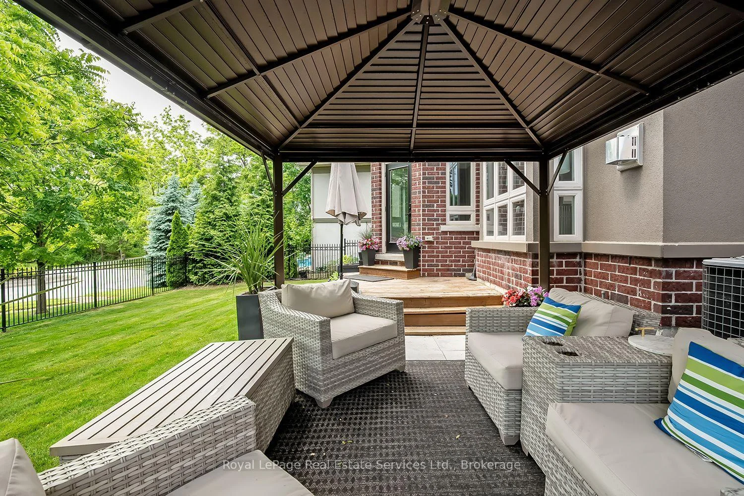 Photo 43 of 124 Paliser Court, Oakville, Southwest — HOMEH