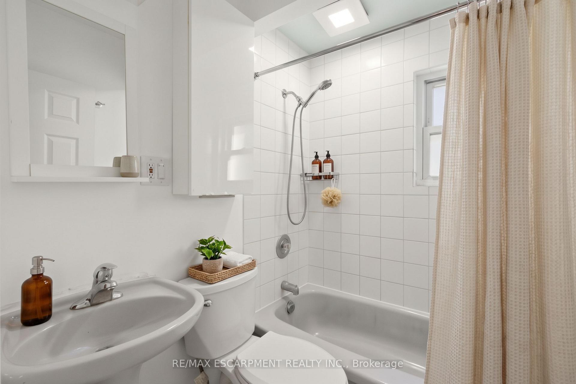 Photo 17 of 248 Glenholme Avenue, Hamilton, Glenview — HOMEH