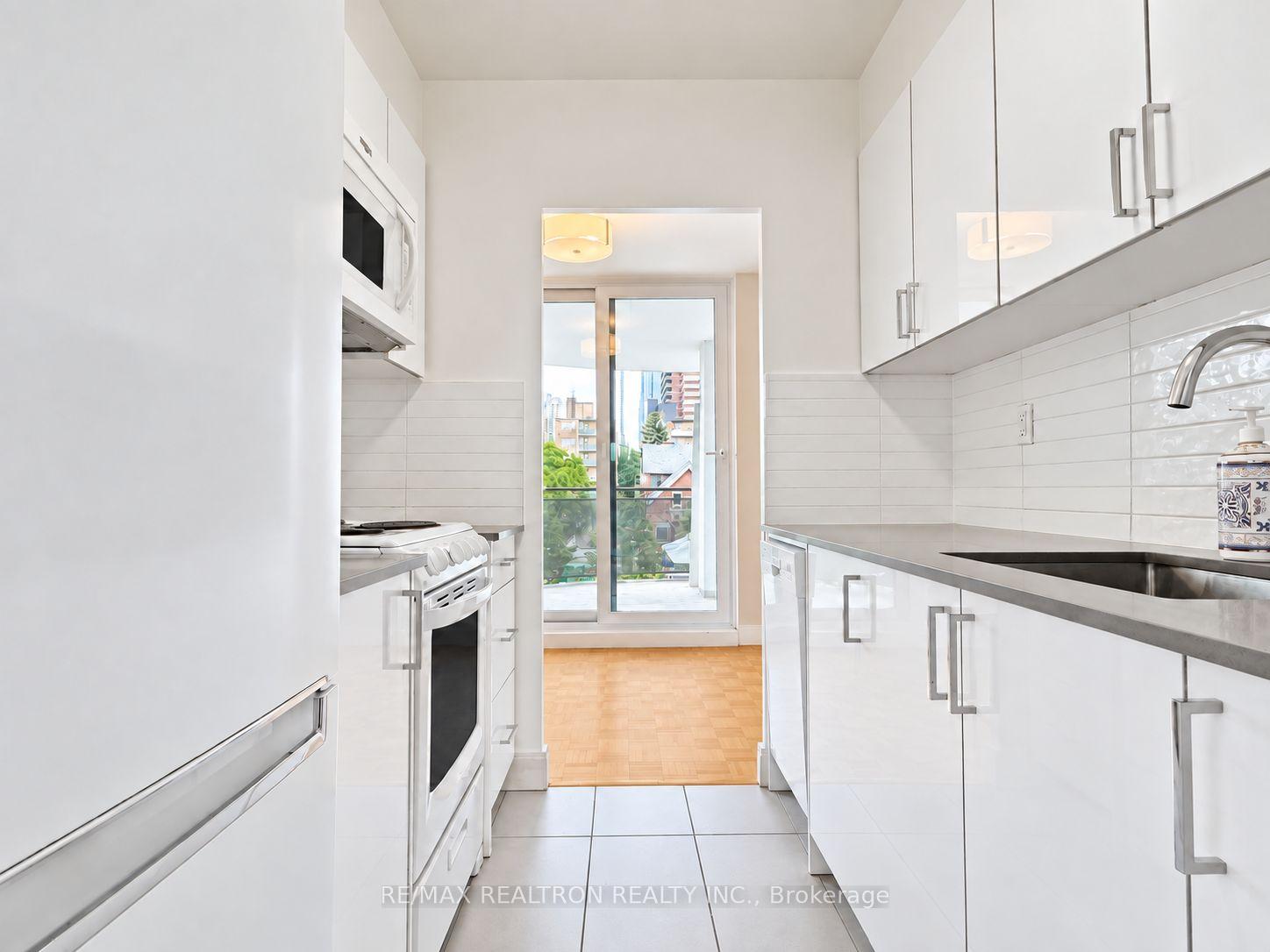 Photo 6 of Unit 206, 485 Huron Street, Toronto, The Annex — HOMEH