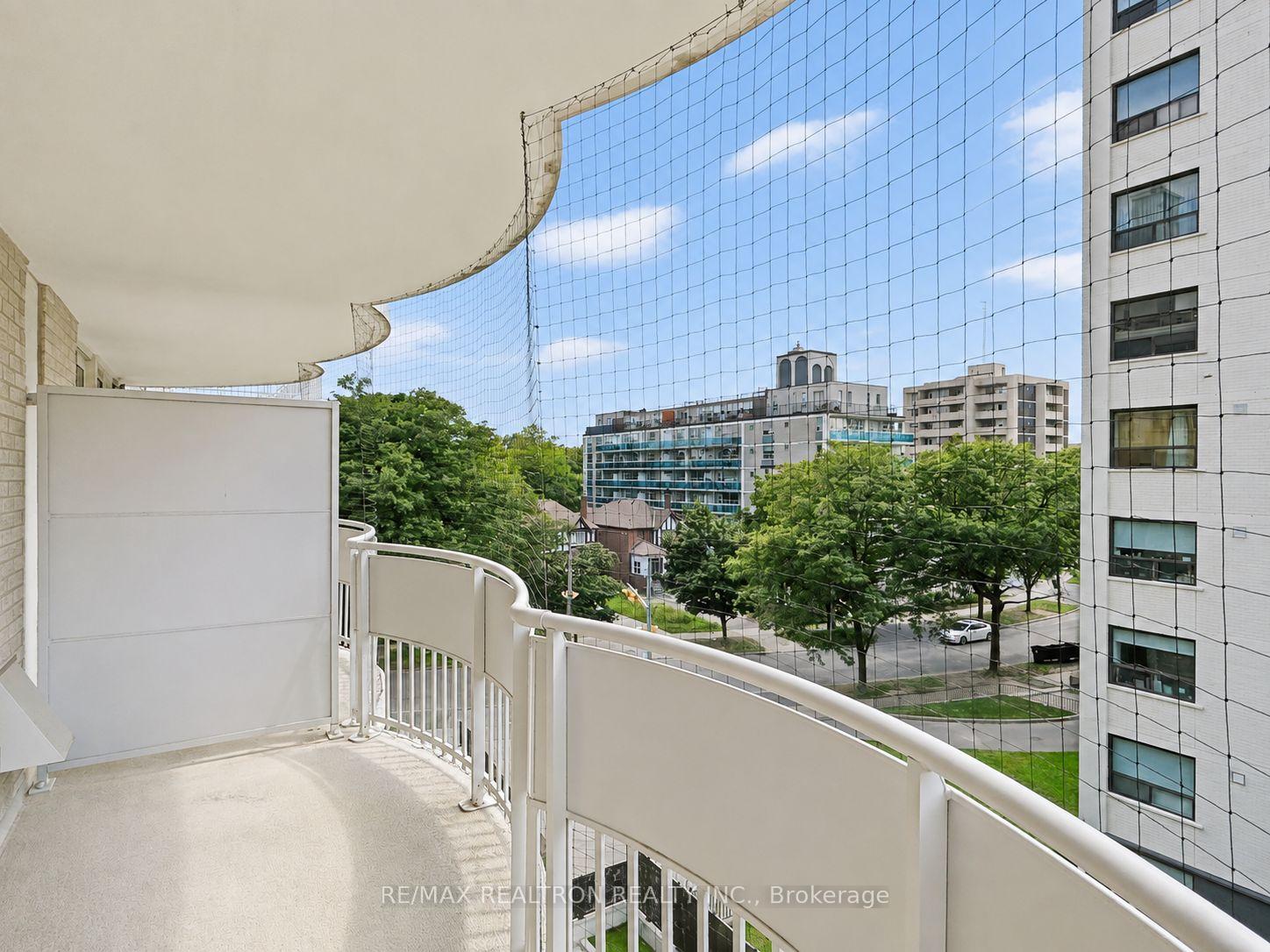 Photo 9 of Unit 304, 11 Walmer Road, Toronto, The Annex — HOMEH