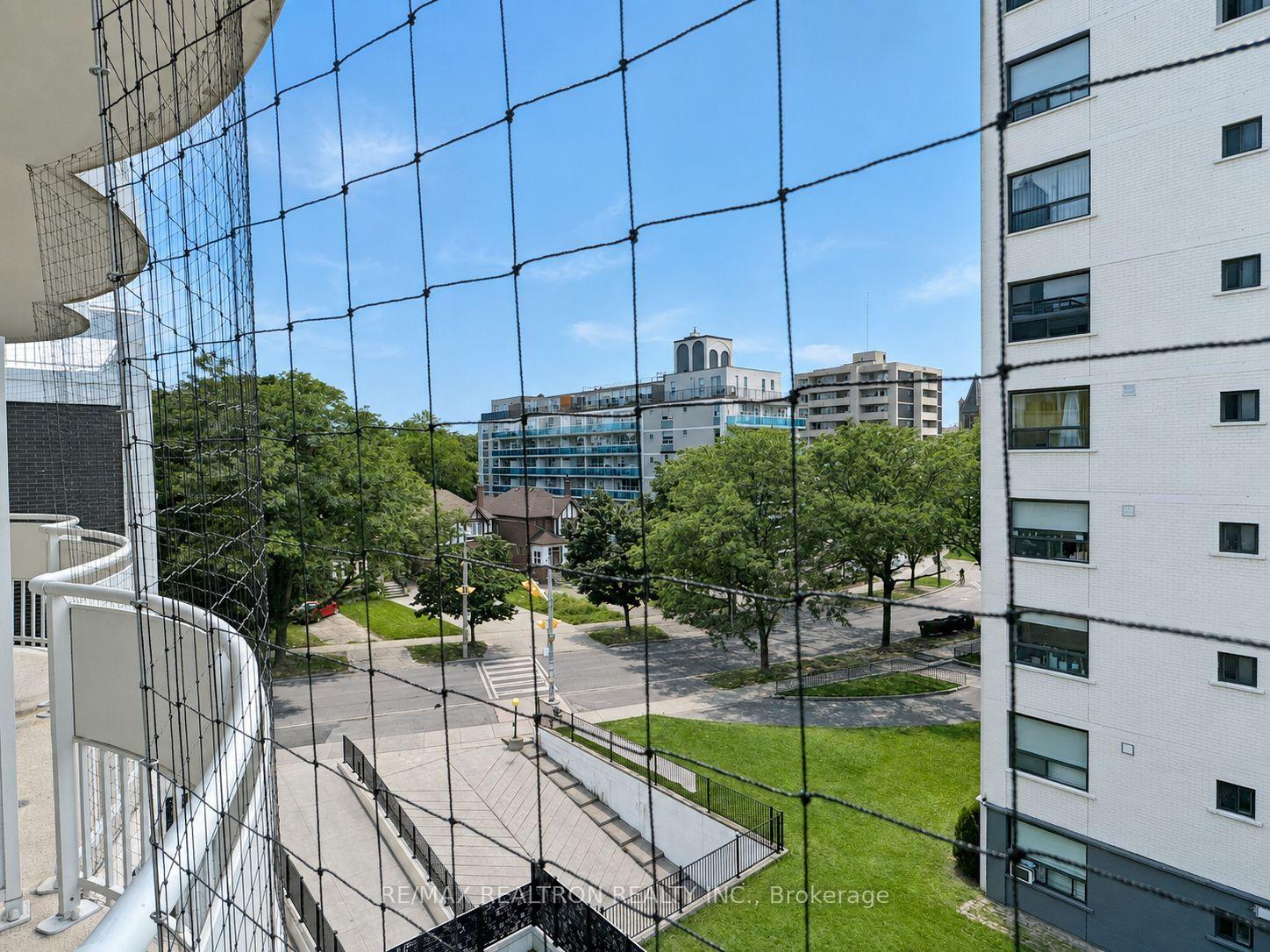 Photo 10 of Unit 304, 11 Walmer Road, Toronto, The Annex — HOMEH