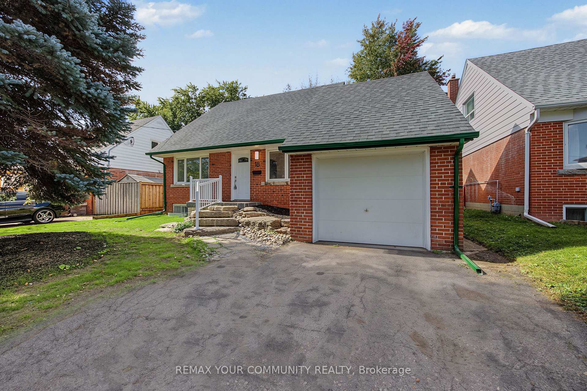 Photo 2 of 18 Robertsfield Crescent, Scarborough, Wexford-Maryvale — HOMEH