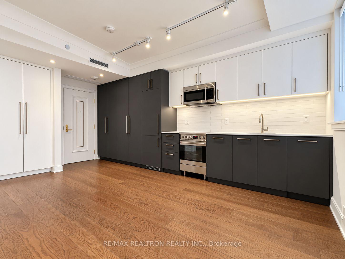 Photo 3 of Unit 120, 2 Clarendon Avenue, Toronto, Casa Loma — HOMEH