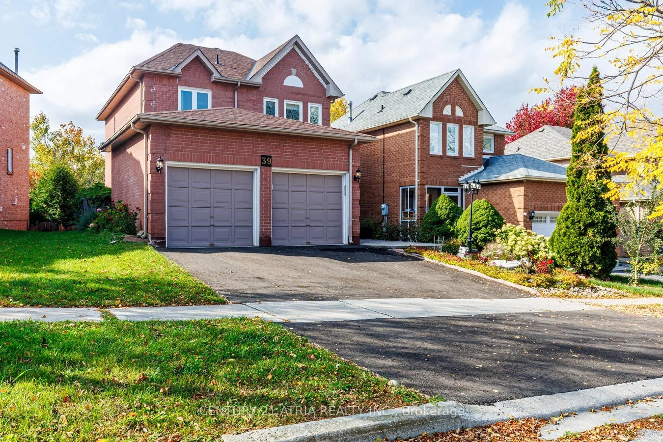 Photo 4 of 39 Chiswick Crescent, Aurora, Aurora Highlands — HOMEH