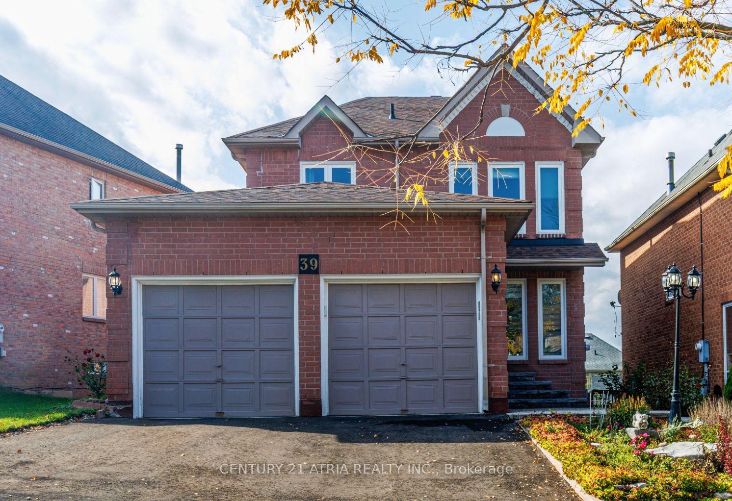 Photo 3 of 39 Chiswick Crescent, Aurora, Aurora Highlands — HOMEH
