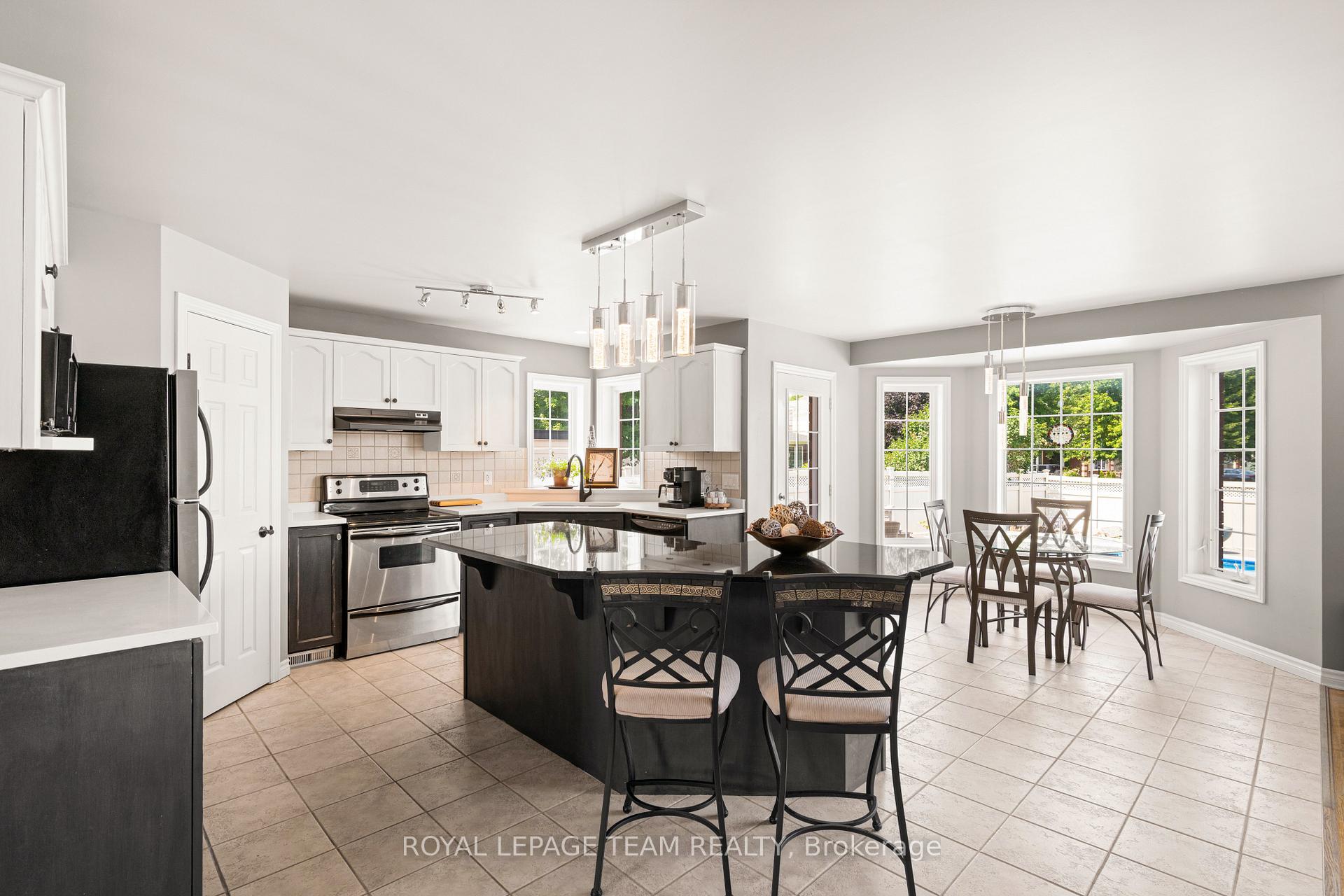 Photo 12 of 41 Blackshire Circle, Ottawa, Barrhaven - Stonebridge — HOMEH