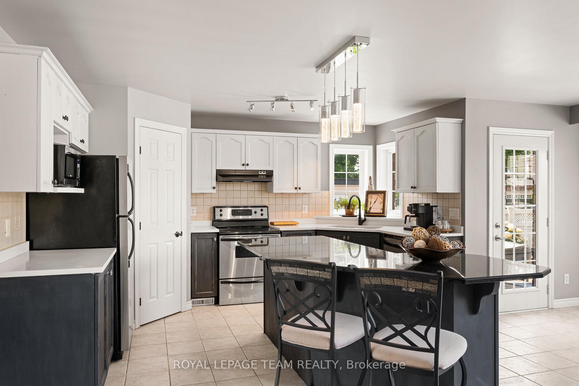 Photo 13 of 41 Blackshire Circle, Ottawa, Barrhaven - Stonebridge — HOMEH
