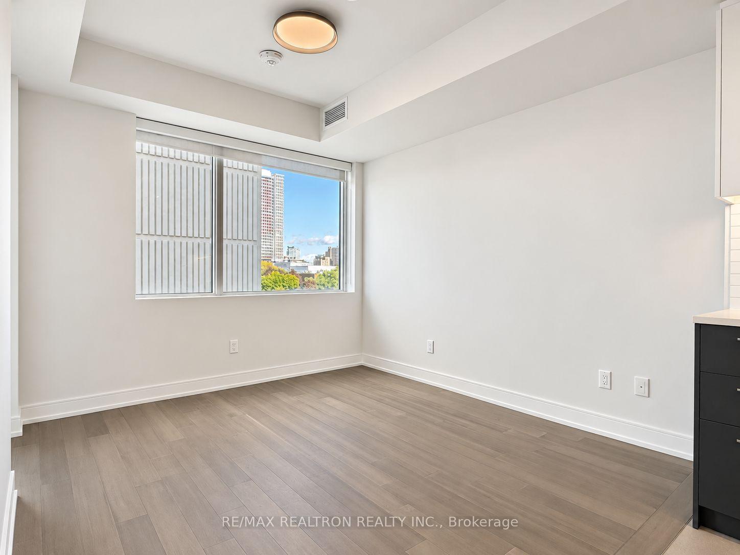 Photo 2 of Unit 505, 664 Spadina Avenue, Toronto, University — HOMEH
