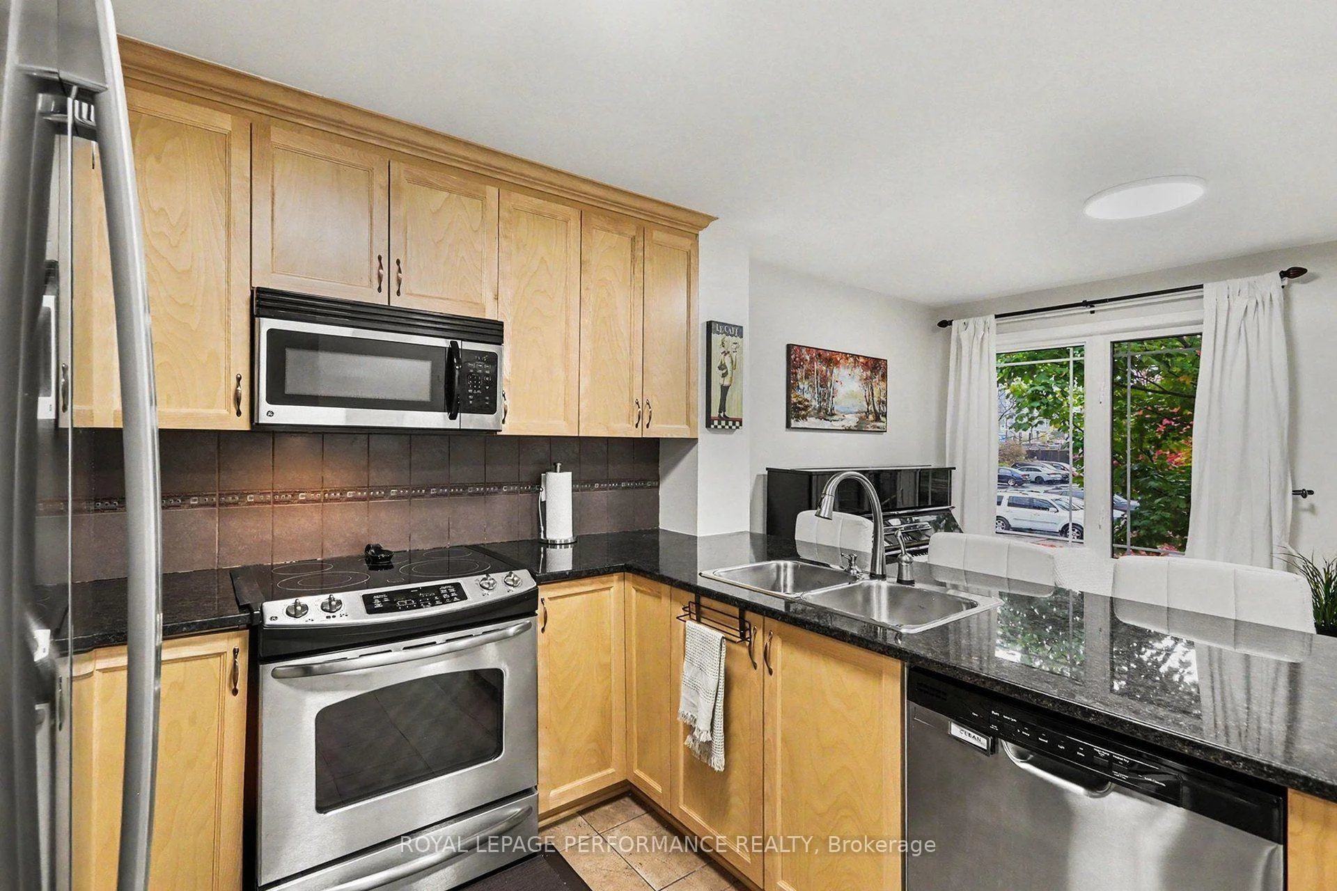 Photo 10 of 458 LeBoutillier Avenue, Ottawa, Carson Meadows — HOMEH