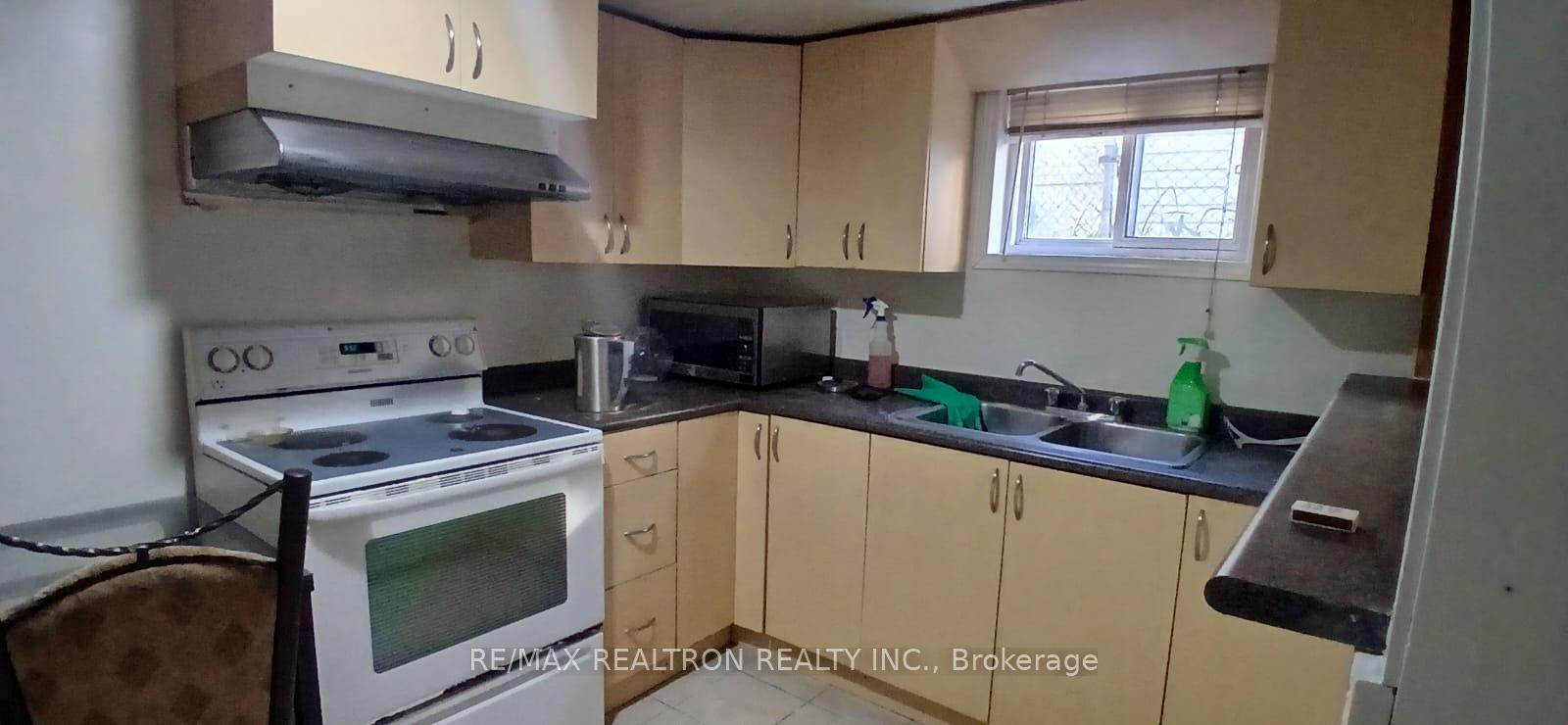 Photo 4 of 112 Petworth Crescent, Scarborough, Agincourt South-Malvern West — HOMEH