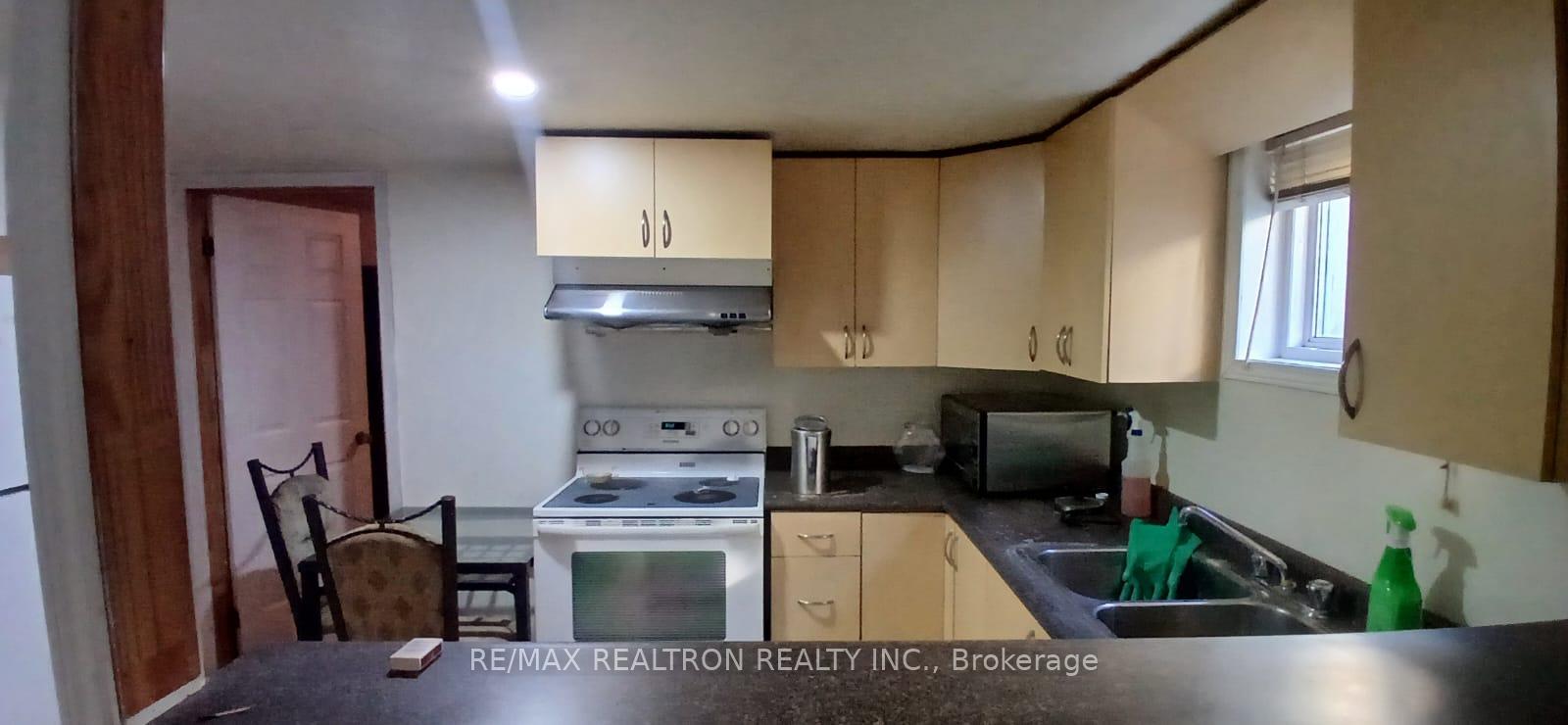 Photo 3 of 112 Petworth Crescent, Scarborough, Agincourt South-Malvern West — HOMEH