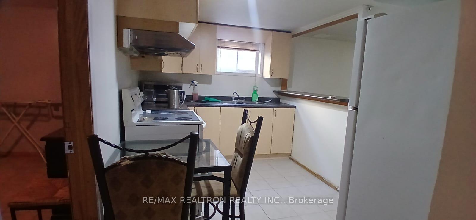 Photo 5 of 112 Petworth Crescent, Scarborough, Agincourt South-Malvern West — HOMEH