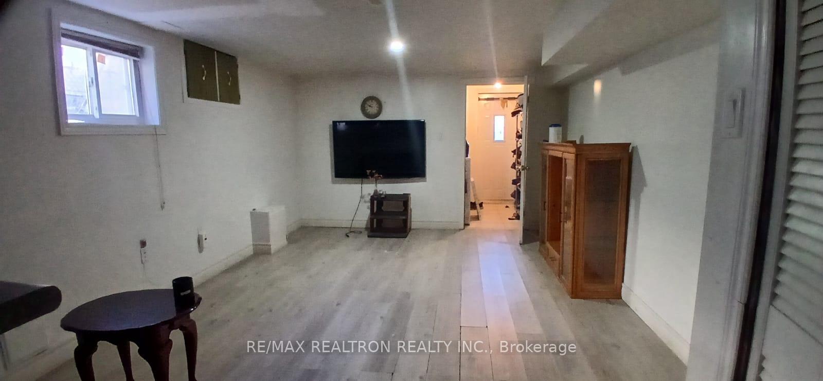 Photo 8 of 112 Petworth Crescent, Scarborough, Agincourt South-Malvern West — HOMEH