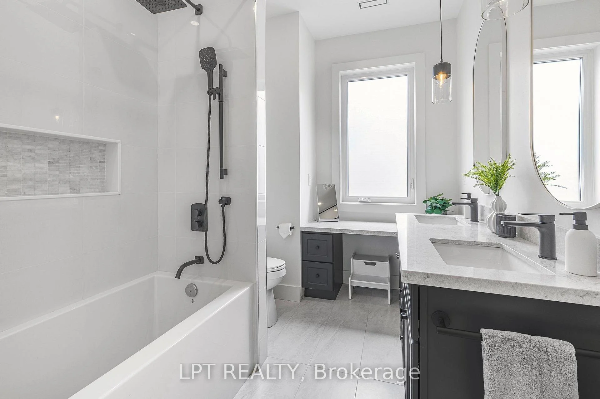 Photo 33 of 68 49th Street N, Wasaga Beach — HOMEH