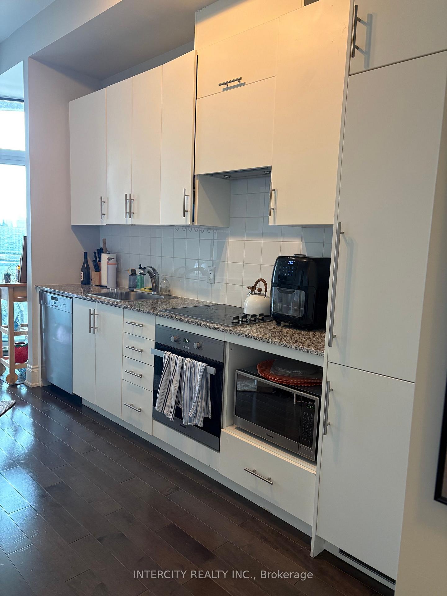Photo of Unit 1018, 23 Glebe Road W