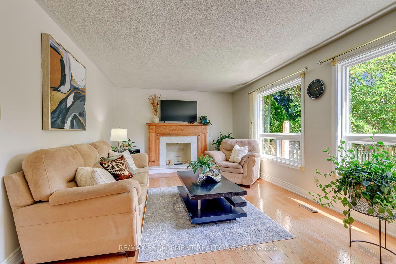 Photo 9 of 2442 Wynten Way, Oakville, Clearview — HOMEH