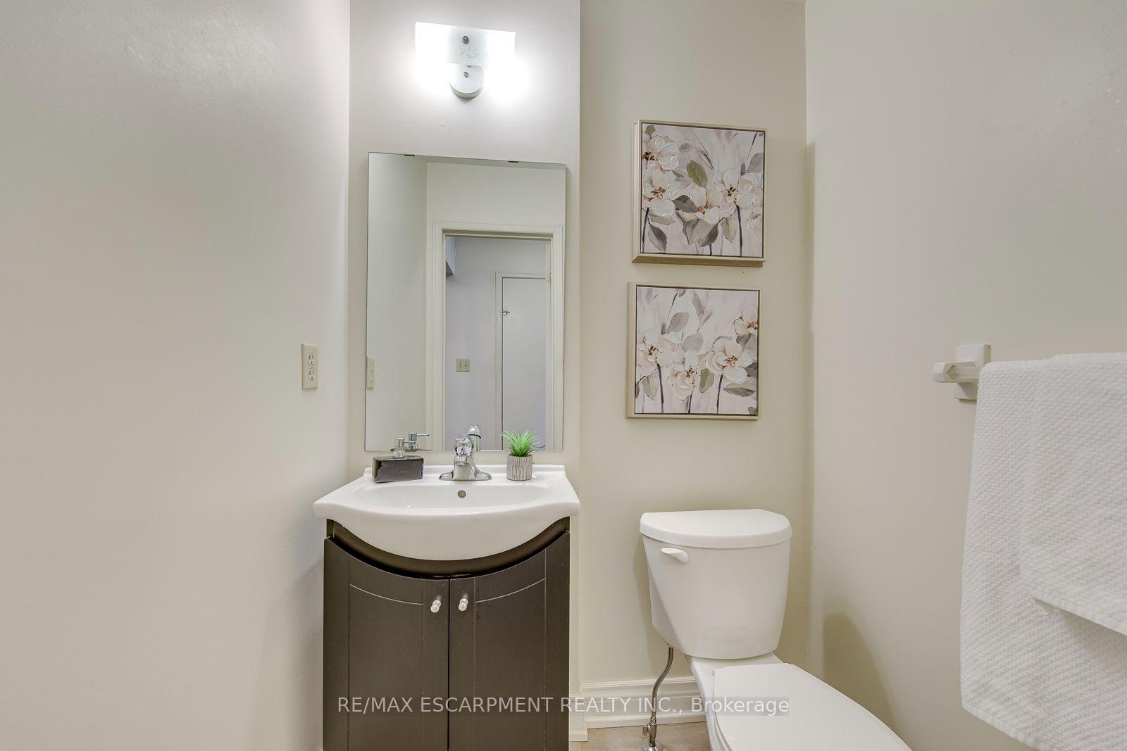 Photo 18 of 2442 Wynten Way, Oakville, Clearview — HOMEH