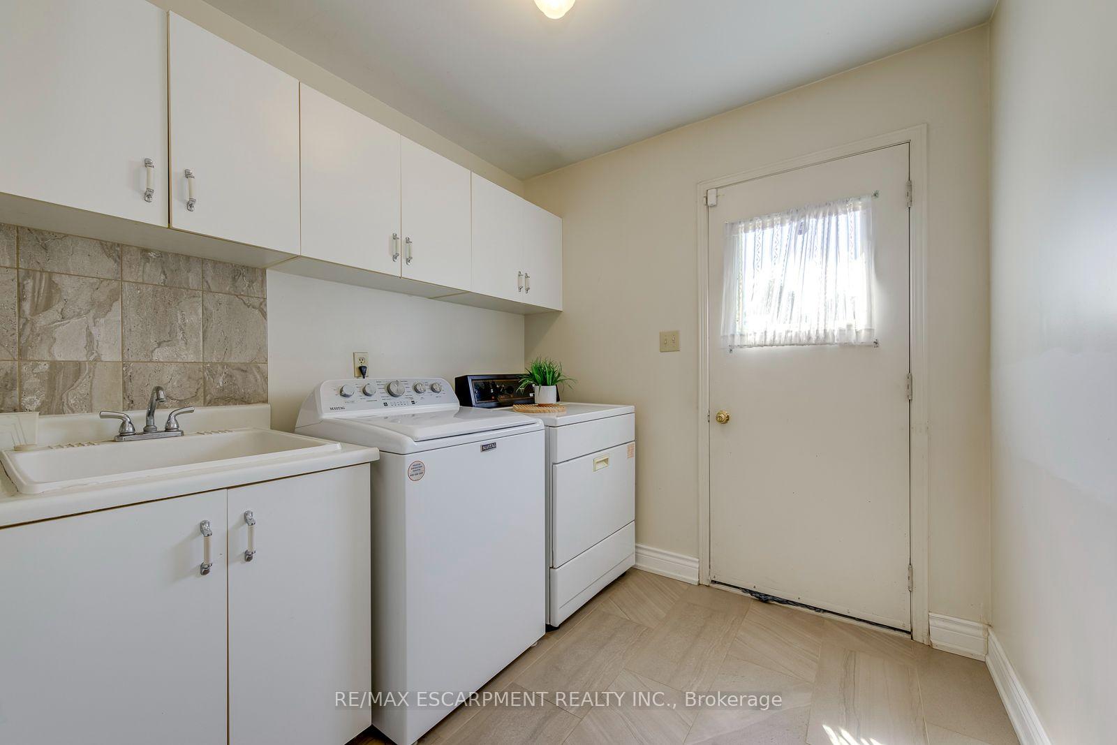 Photo 19 of 2442 Wynten Way, Oakville, Clearview — HOMEH