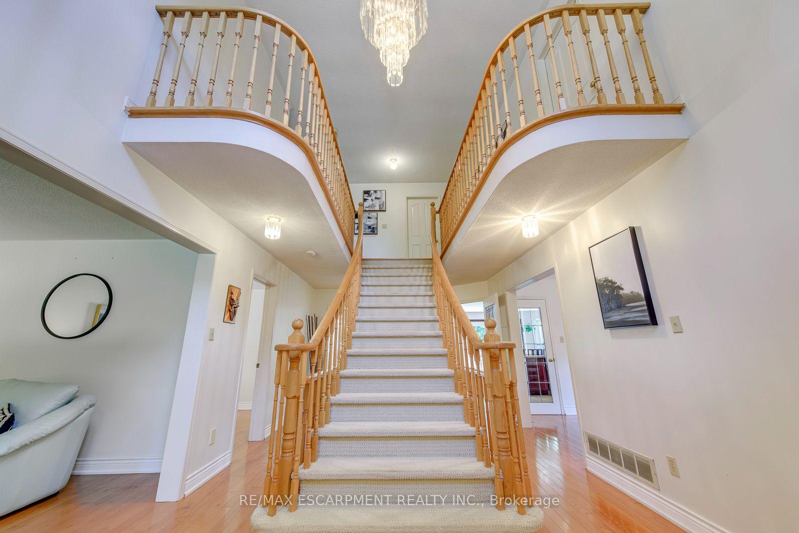 Photo 20 of 2442 Wynten Way, Oakville, Clearview — HOMEH
