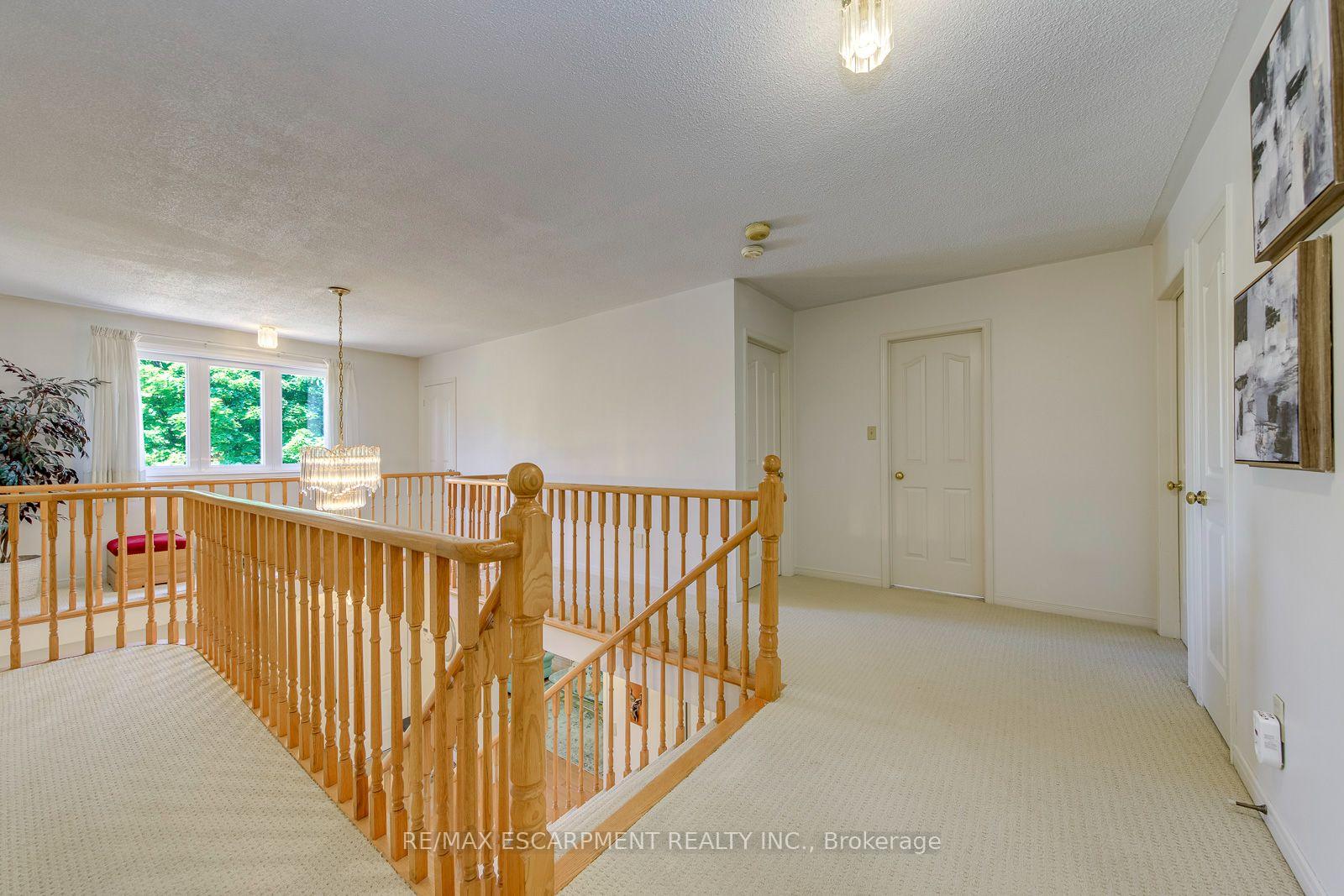 Photo 21 of 2442 Wynten Way, Oakville, Clearview — HOMEH