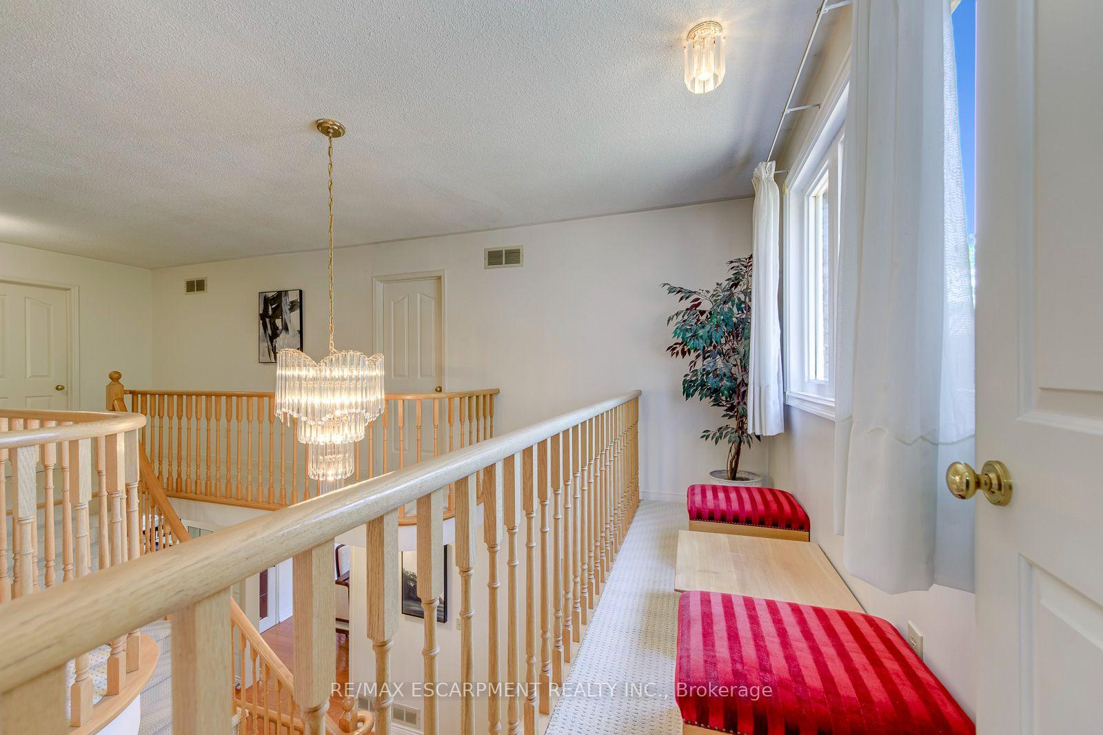 Photo 22 of 2442 Wynten Way, Oakville, Clearview — HOMEH