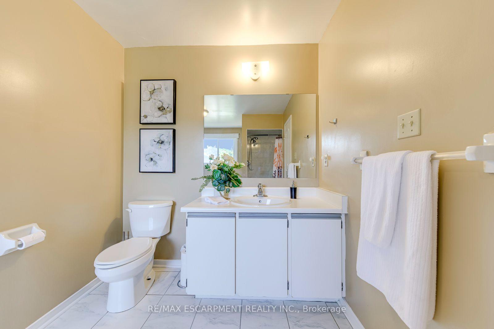 Photo 25 of 2442 Wynten Way, Oakville, Clearview — HOMEH