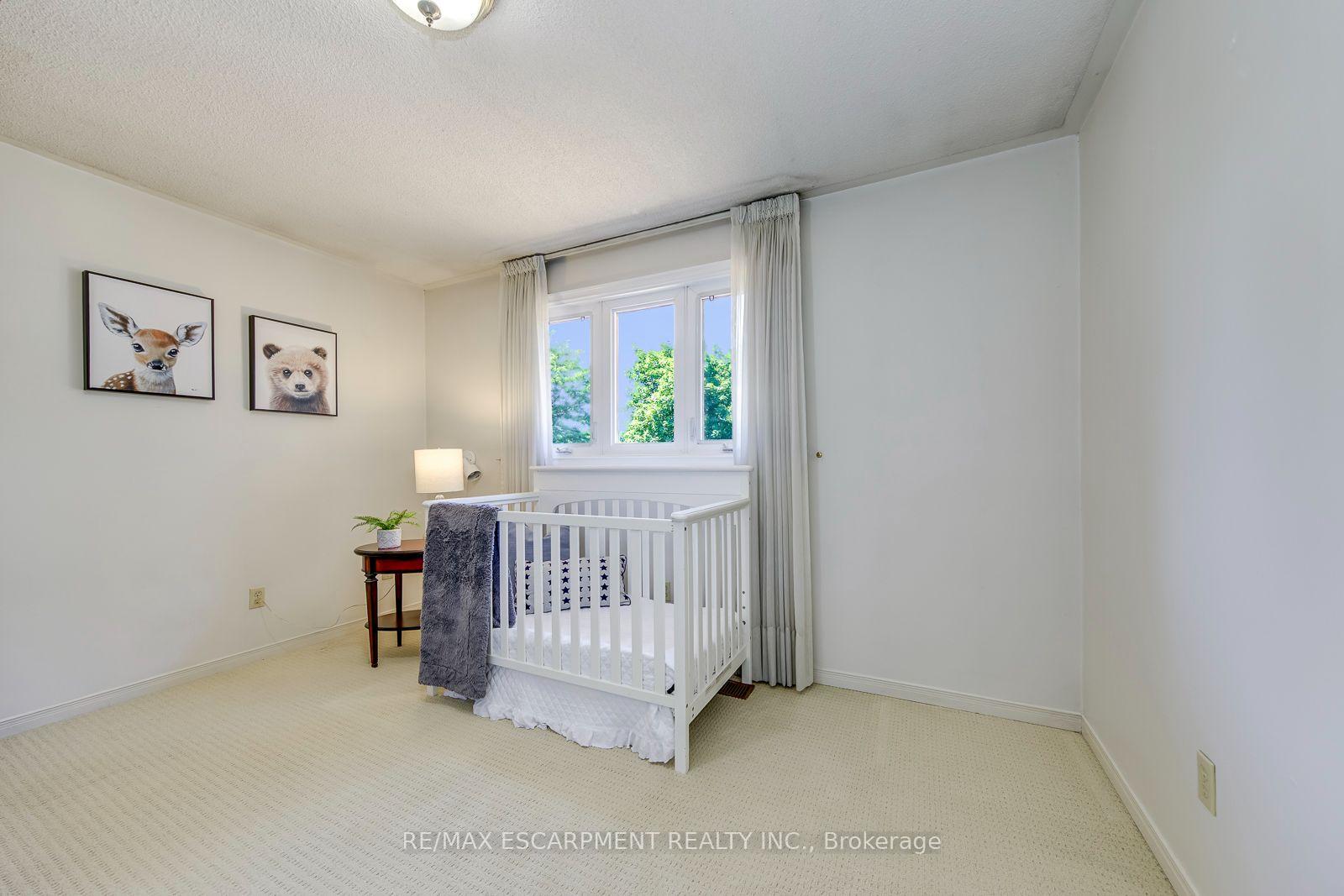 Photo 29 of 2442 Wynten Way, Oakville, Clearview — HOMEH