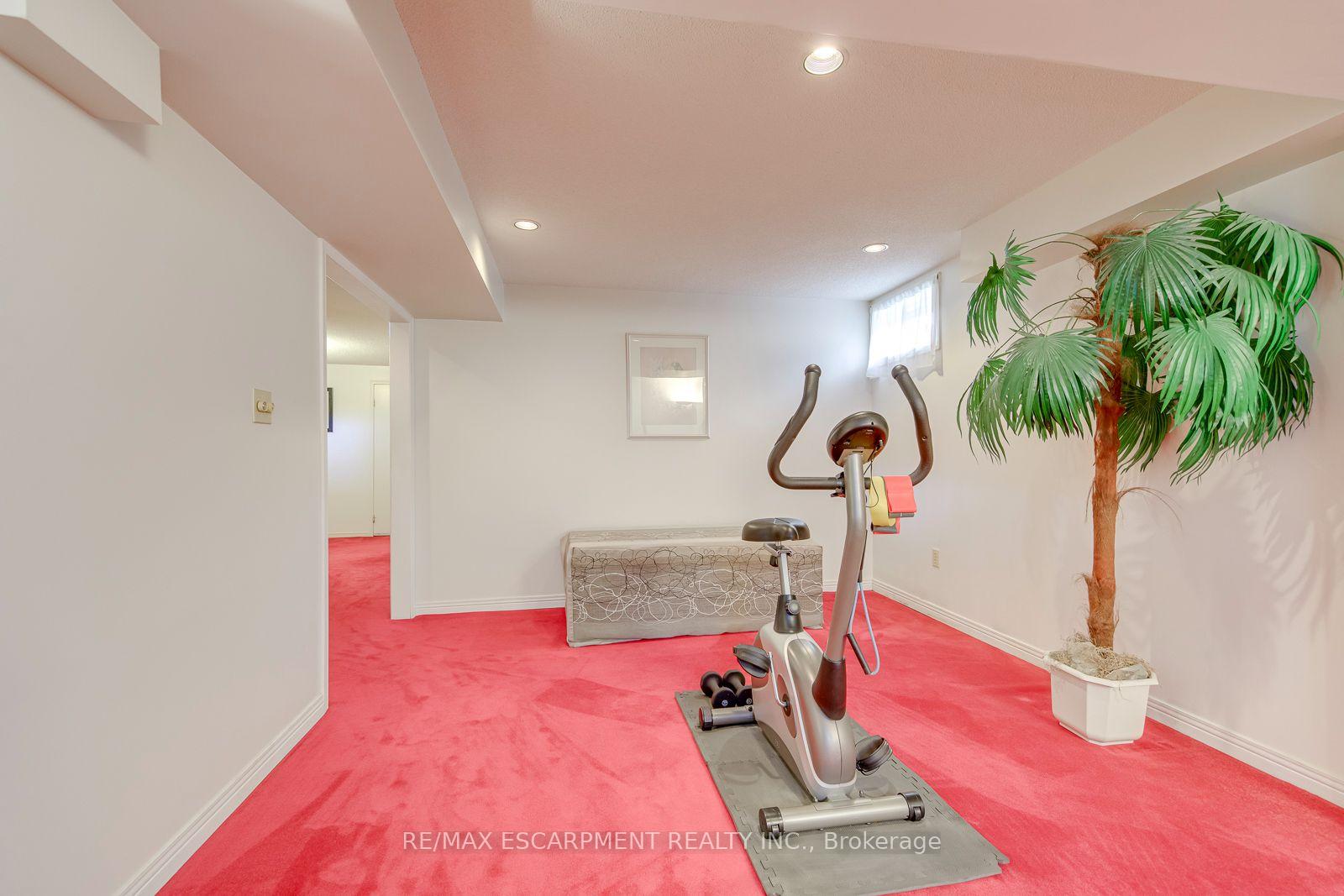 Photo 32 of 2442 Wynten Way, Oakville, Clearview — HOMEH