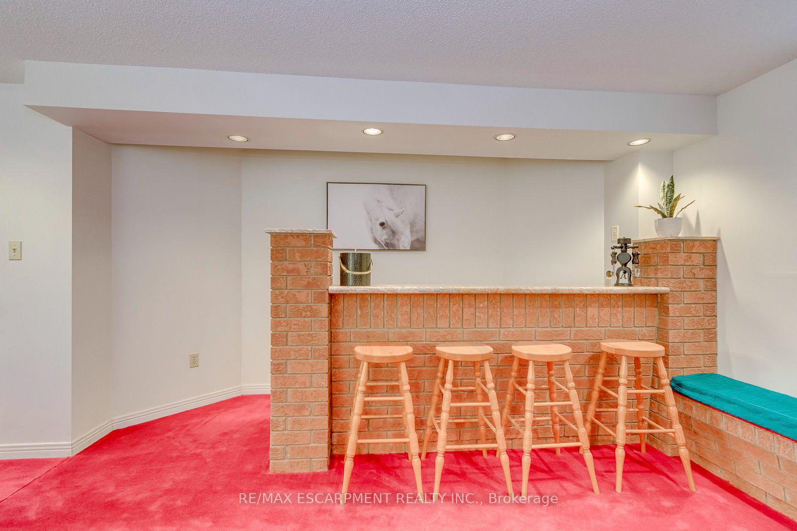 Photo 36 of 2442 Wynten Way, Oakville, Clearview — HOMEH