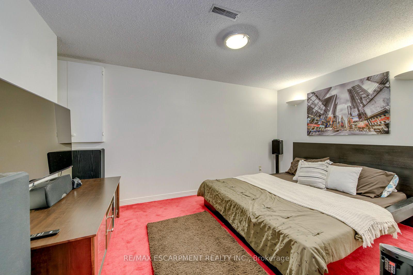 Photo 38 of 2442 Wynten Way, Oakville, Clearview — HOMEH