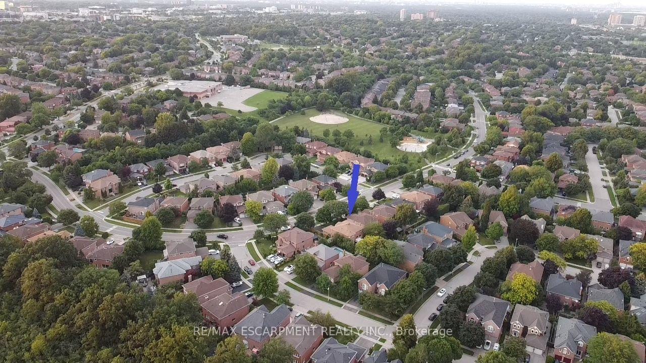 Photo 44 of 2442 Wynten Way, Oakville, Clearview — HOMEH