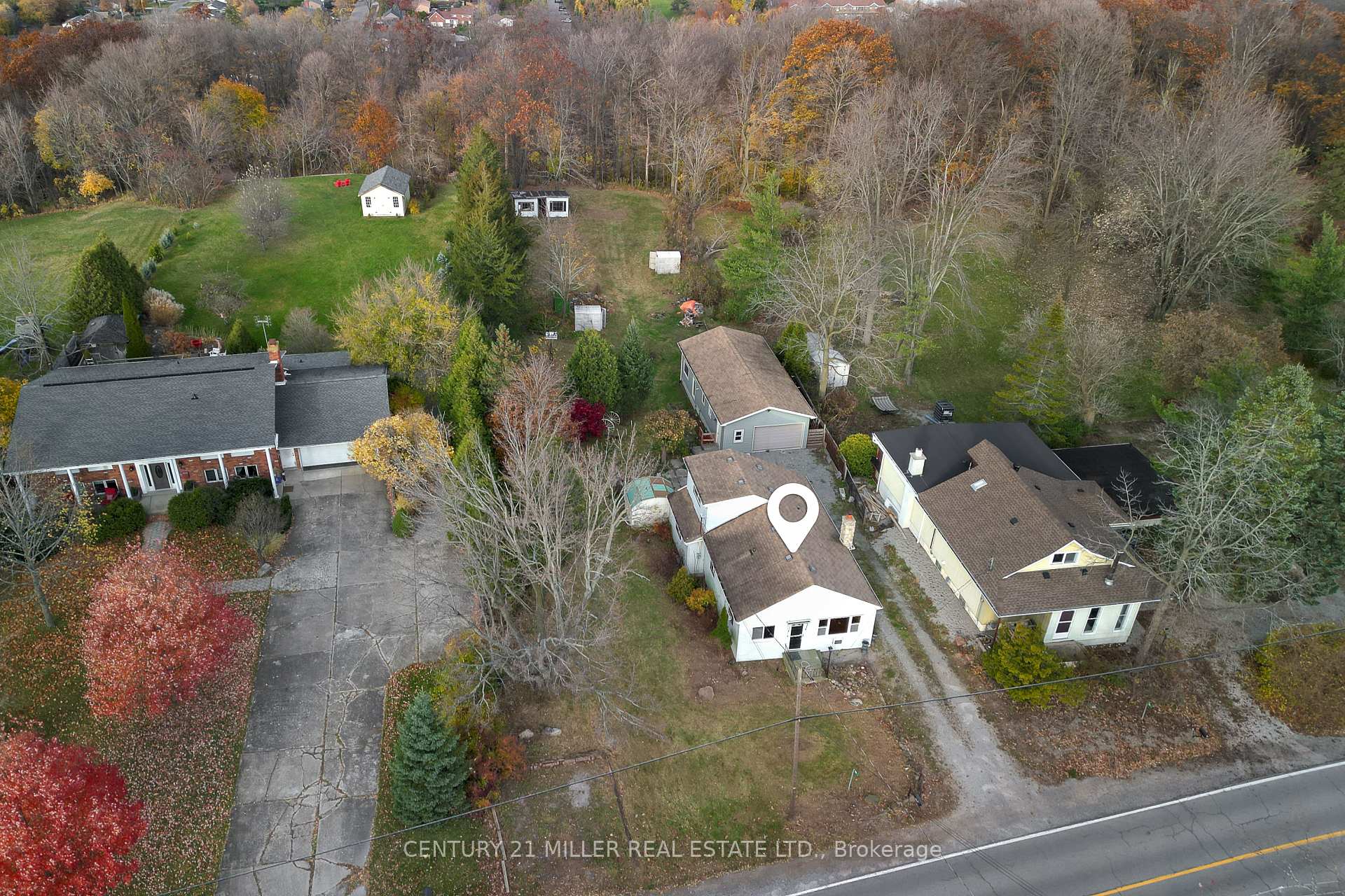 Photo 3 of 49 Ridge Road E, Grimsby, Grimsby Escarpment — HOMEH